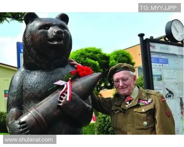 揭秘面具足球明星的真实身份与传奇故事