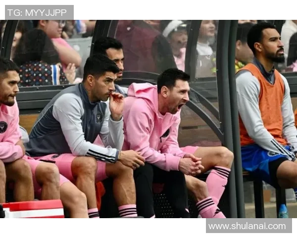 日本拍照足球明星盘点及其在球场外的魅力瞬间